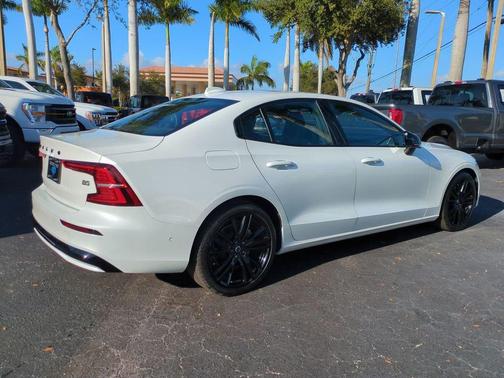 2024 Volvo S60 B5 Plus Black Edition