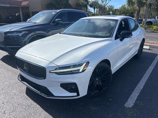 2024 Volvo S60 B5 Plus Black Edition