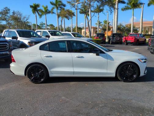 2024 Volvo S60 B5 Plus Black Edition