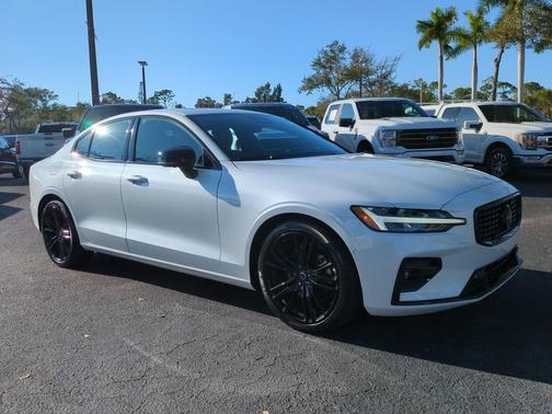 2024 Volvo S60 B5 Plus Black Edition