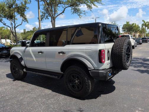 Avalanche Gray 2026 Ford Bronco Outer Banks