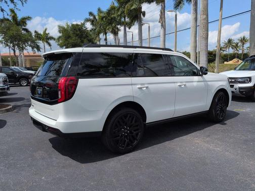 Star White Metallic Tri-Coat 2026 Ford Expedition Platinum