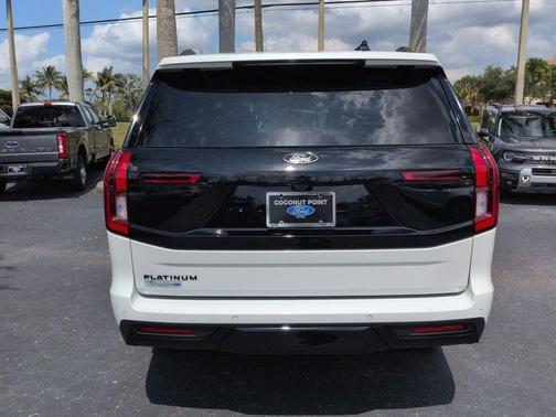 Star White Metallic Tri-Coat 2026 Ford Expedition Platinum