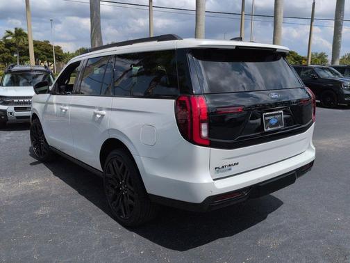 Star White Metallic Tri-Coat 2026 Ford Expedition Platinum