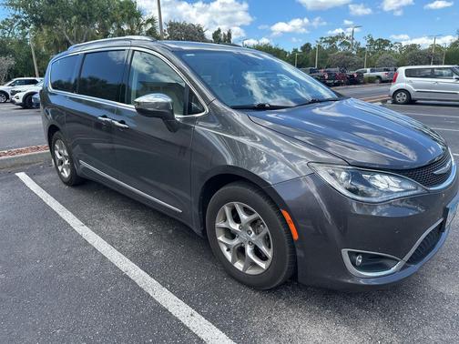 Granite Crystal Metallic Clearcoat 2018 Chrysler Pacifica Limited