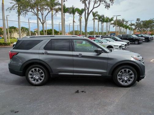 2025 Ford Explorer Platinum