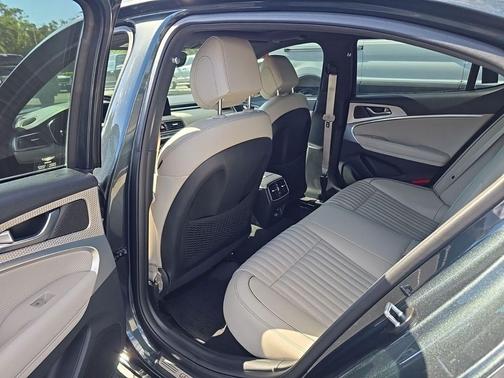 2023 Genesis G70 2.0T RWD