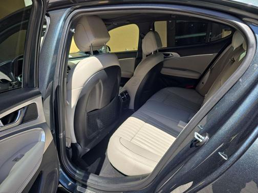 Hallasan Green 2023 Genesis G70 2.0T RWD