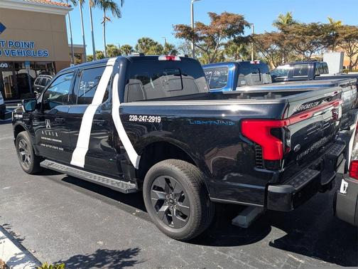 2023 Ford F-150 Lightning LARIAT