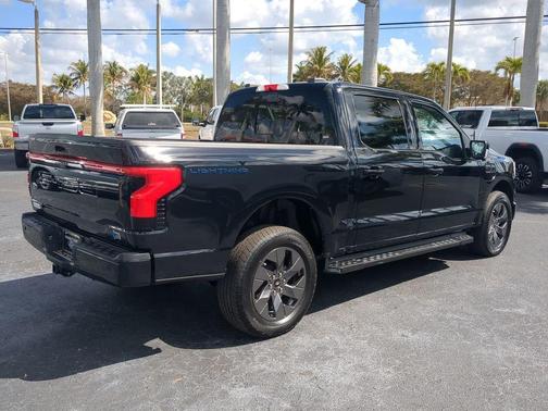 2023 Ford F-150 Lightning LARIAT