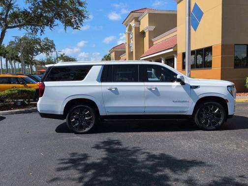 Summit White 2023 GMC Yukon XL SLT