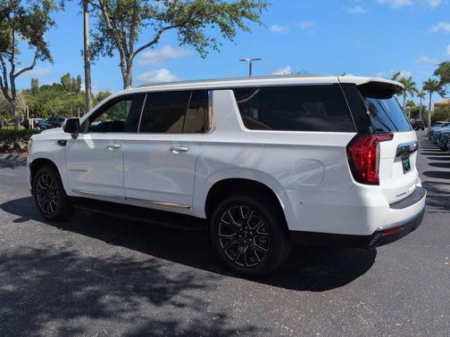 Summit White 2023 GMC Yukon XL SLT