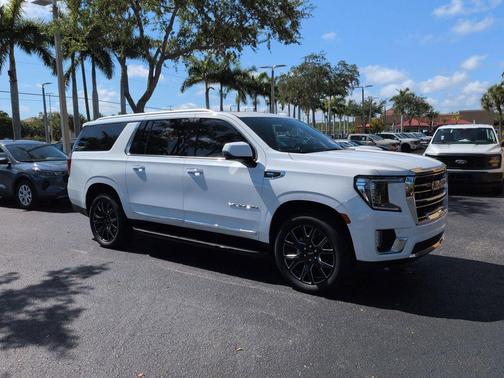 Summit White 2023 GMC Yukon XL SLT