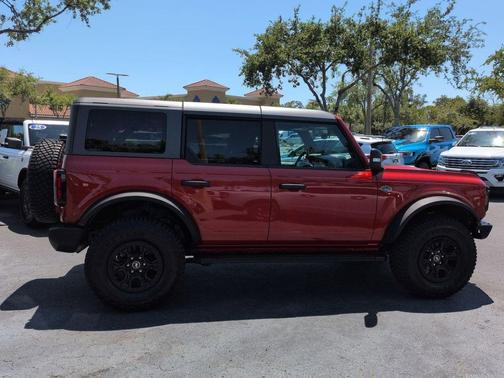 HOT PEPPER RED MET TINT CC 2024 Ford Bronco Wildtrak