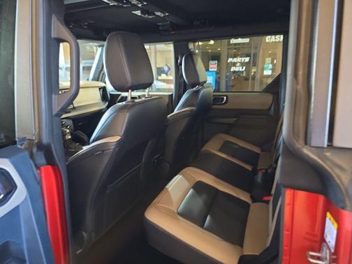 HOT PEPPER RED MET TINT CC 2024 Ford Bronco Wildtrak