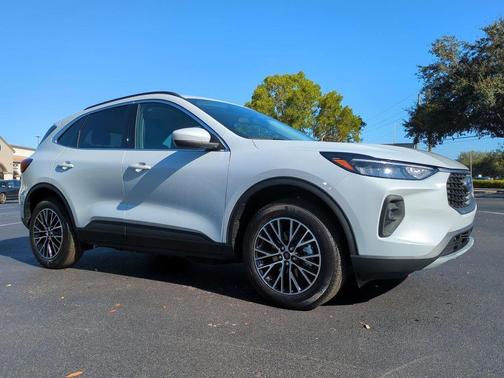 2026 Ford Escape PHEV SE