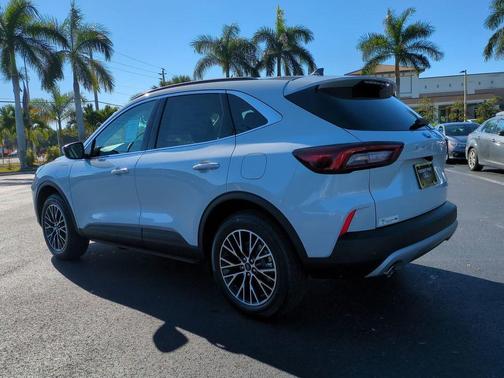 2026 Ford Escape PHEV SE