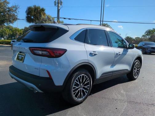 2026 Ford Escape PHEV SE