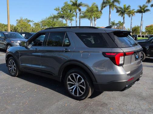 CARBONIZED GRAY METALLIC 2025 Ford Explorer ST-Line