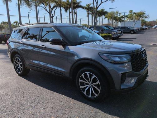 CARBONIZED GRAY METALLIC 2025 Ford Explorer ST-Line