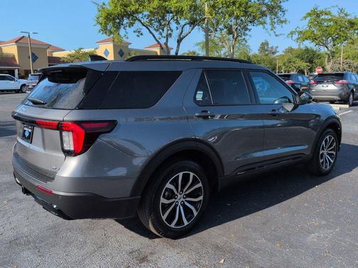 CARBONIZED GRAY METALLIC 2025 Ford Explorer ST-Line