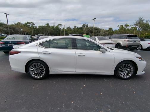2019 Lexus ES 300h Luxury