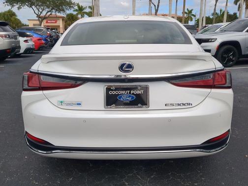 2019 Lexus ES 300h Luxury