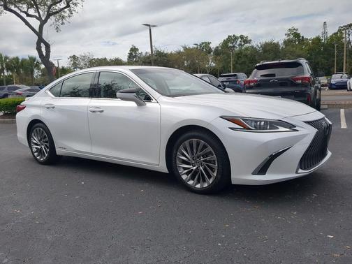 2019 Lexus ES 300h Luxury