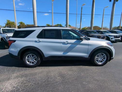 SPACE WHITE METALLIC 2026 Ford Explorer Active w/200A Pkg