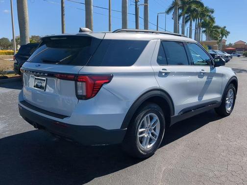 SPACE WHITE METALLIC 2026 Ford Explorer Active w/200A Pkg