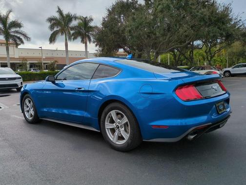 2021 Ford Mustang EcoBoost