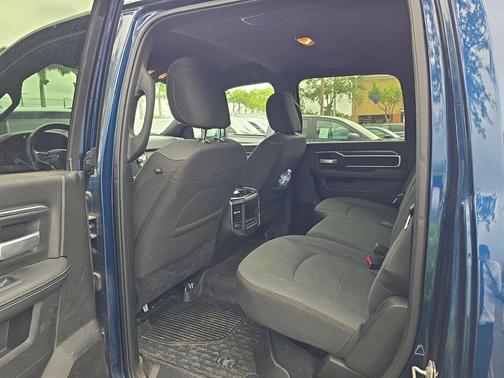 Patriot Blue Pearlcoat 2024 RAM 2500 Big Horn Crew Cab 4x4 6'4' Box