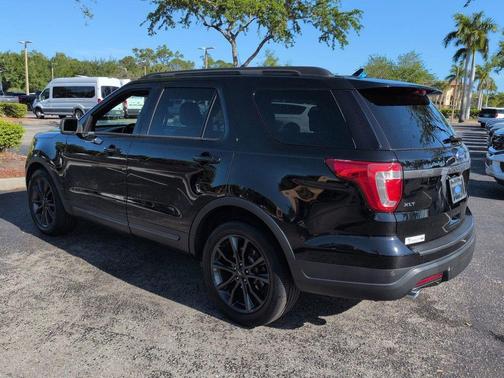 SHADOW BLACK 2018 Ford Explorer XLT