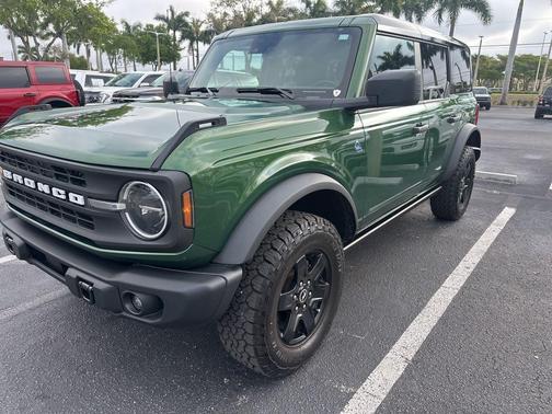 ERUPTION GREEN METALLIC 2024 Ford Bronco Black Diamond