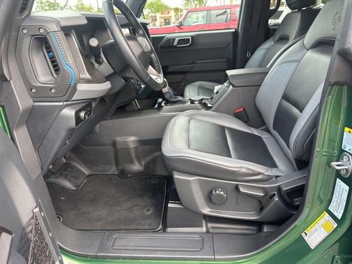 ERUPTION GREEN METALLIC 2024 Ford Bronco Black Diamond