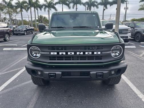 ERUPTION GREEN METALLIC 2024 Ford Bronco Black Diamond