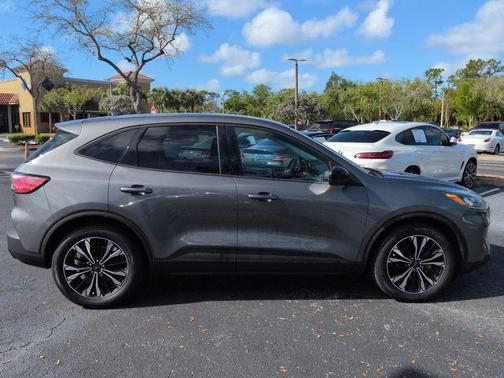 2022 Ford Escape SE