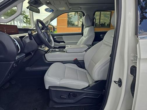 STAR WHITE MET TRI-COAT 2025 Ford Expedition Platinum