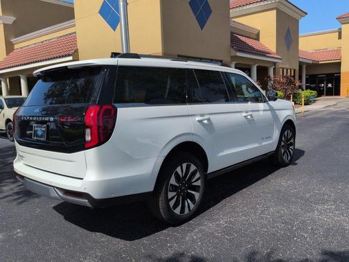 STAR WHITE MET TRI-COAT 2025 Ford Expedition Platinum
