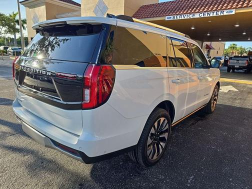 STAR WHITE MET TRI-COAT 2025 Ford Expedition Platinum