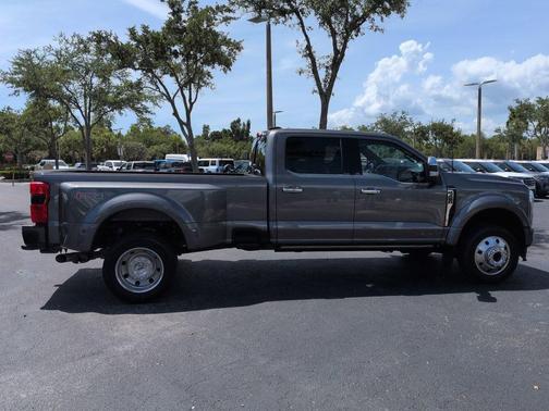 CARBONIZED GRAY 2024 Ford F-450 Platinum