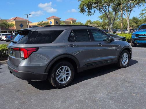 CARBONIZED GRAY METALLIC 2026 Ford Explorer Active