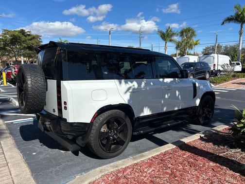 2023 Land Rover Defender 110 X-Dynamic SE