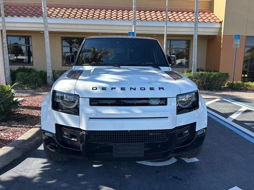 2023 Land Rover Defender 110 X-Dynamic SE