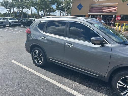 Gun Metallic 2018 Nissan Rogue SL
