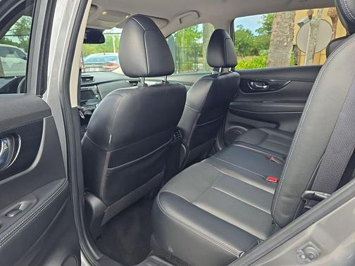 Gun Metallic 2018 Nissan Rogue SL