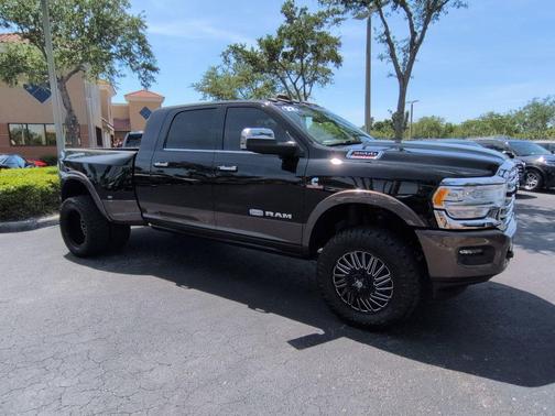 Diamond Black Crystal Pearlcoat 2022 RAM 3500 Longhorn