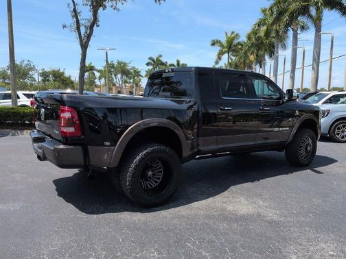 Diamond Black Crystal Pearlcoat 2022 RAM 3500 Longhorn