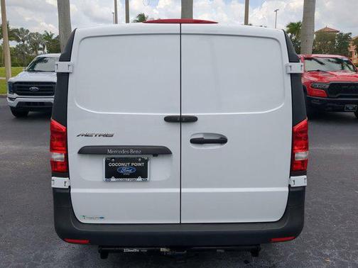 2023 Mercedes-Benz Metris Base