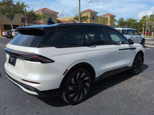 WHITE PLATINUM MET 3C 2025 Lincoln Nautilus Reserve